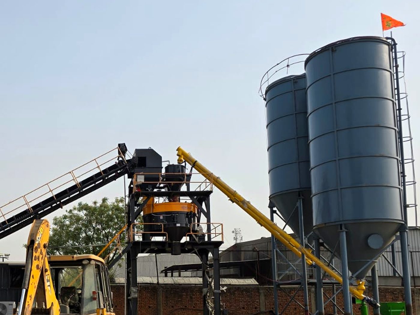 Cement silos and mixing tower at the RamaRMC plant